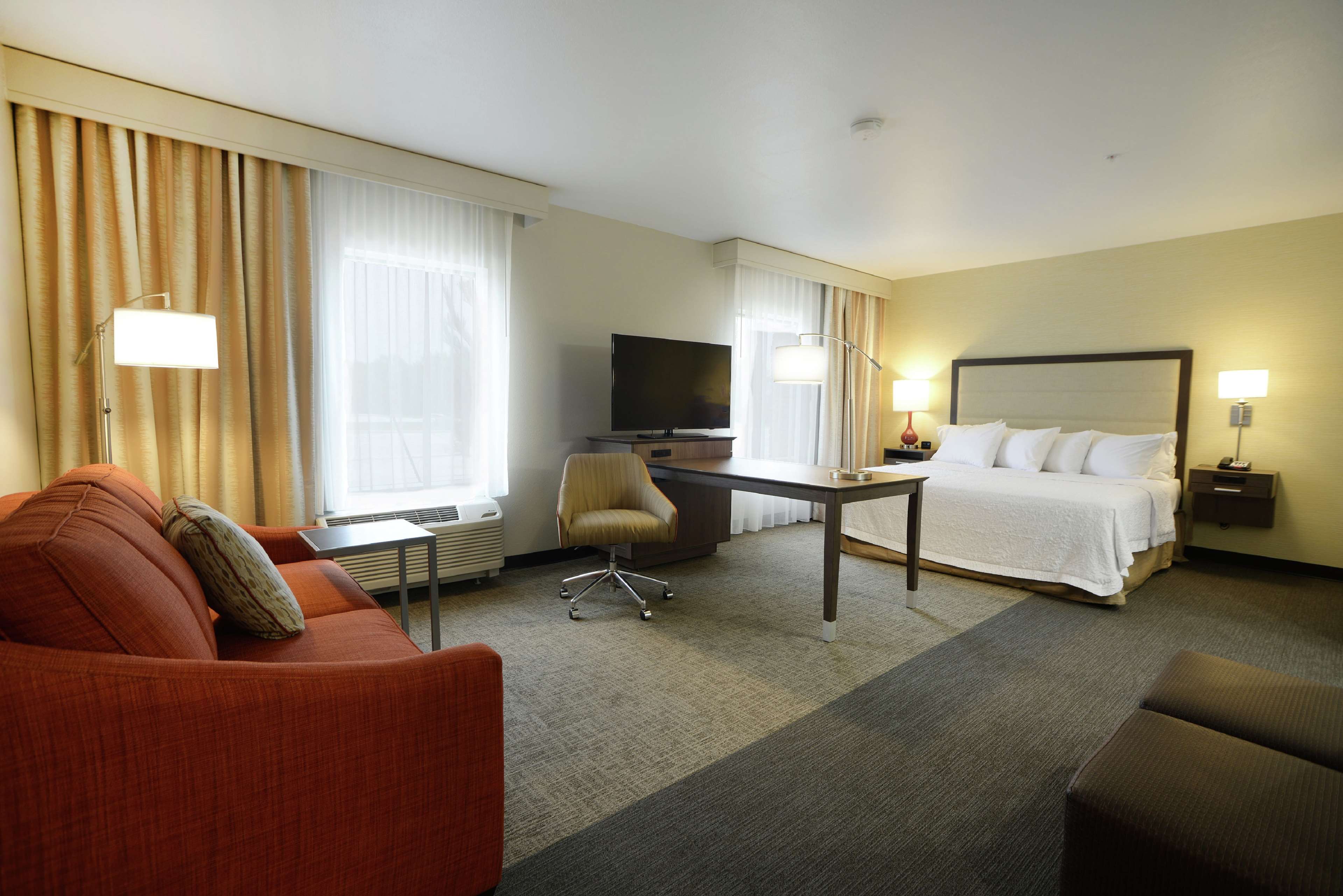 Hampton Inn & Suites by Hilton Ponca City - Tap to explore photos