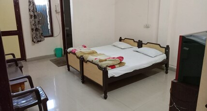 Satsang Guest House Room Type - Deluxe Room