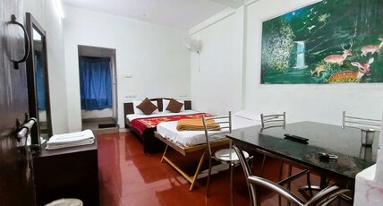 ISTAYS - Loop Road, Yercaud. Room Type - Deluxe Room