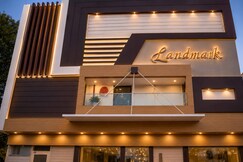 HOTEL LANDMARK ( 400 m from railway station)