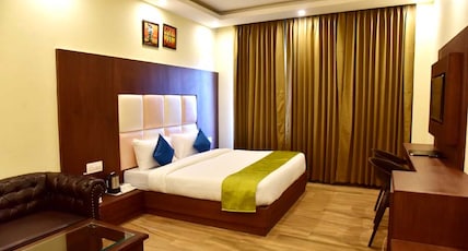 Hotel Crosswind West Room Type - Super Deluxe Room with Balcony Hotel Crosswind West Room Type - Super Deluxe Room with Balcony