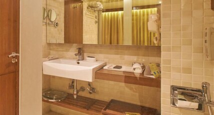 Monotel Luxury Business Hotel Room Type - King Room - Twin Bed (NON SMOKING)