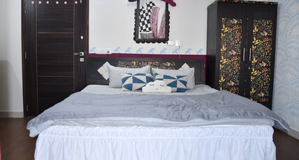 The Burgundy Hour -Studio With City-View Balcony Room Type - The Burgundy Hour -Studio With City-View Balcony