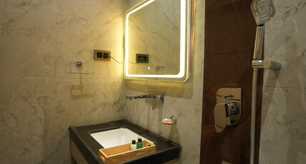 The Seven Inn Room Type - Standard Room with Balcony