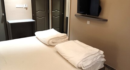 Hotel Ramnivas Room Type - Deluxe Ac king bed