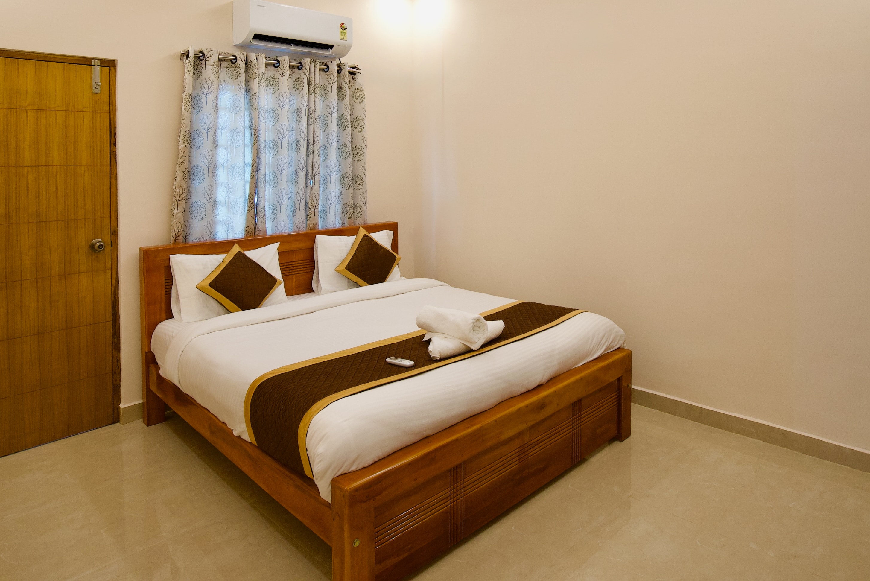 TrueLife Presidential Suites - Tap to explore photos