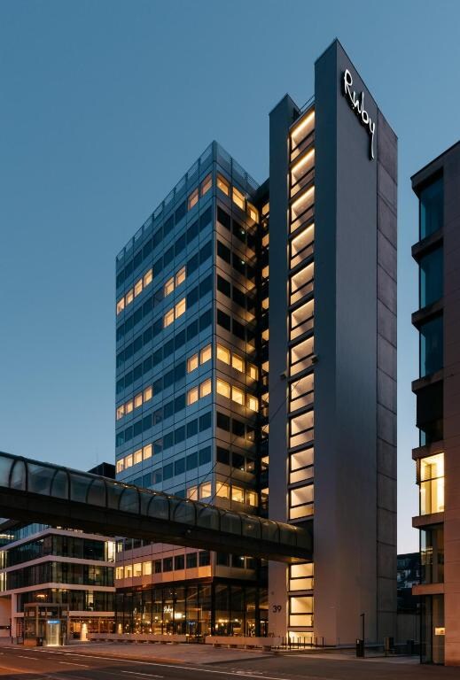 Ruby Luna Hotel Dusseldorf - Tap to explore photos