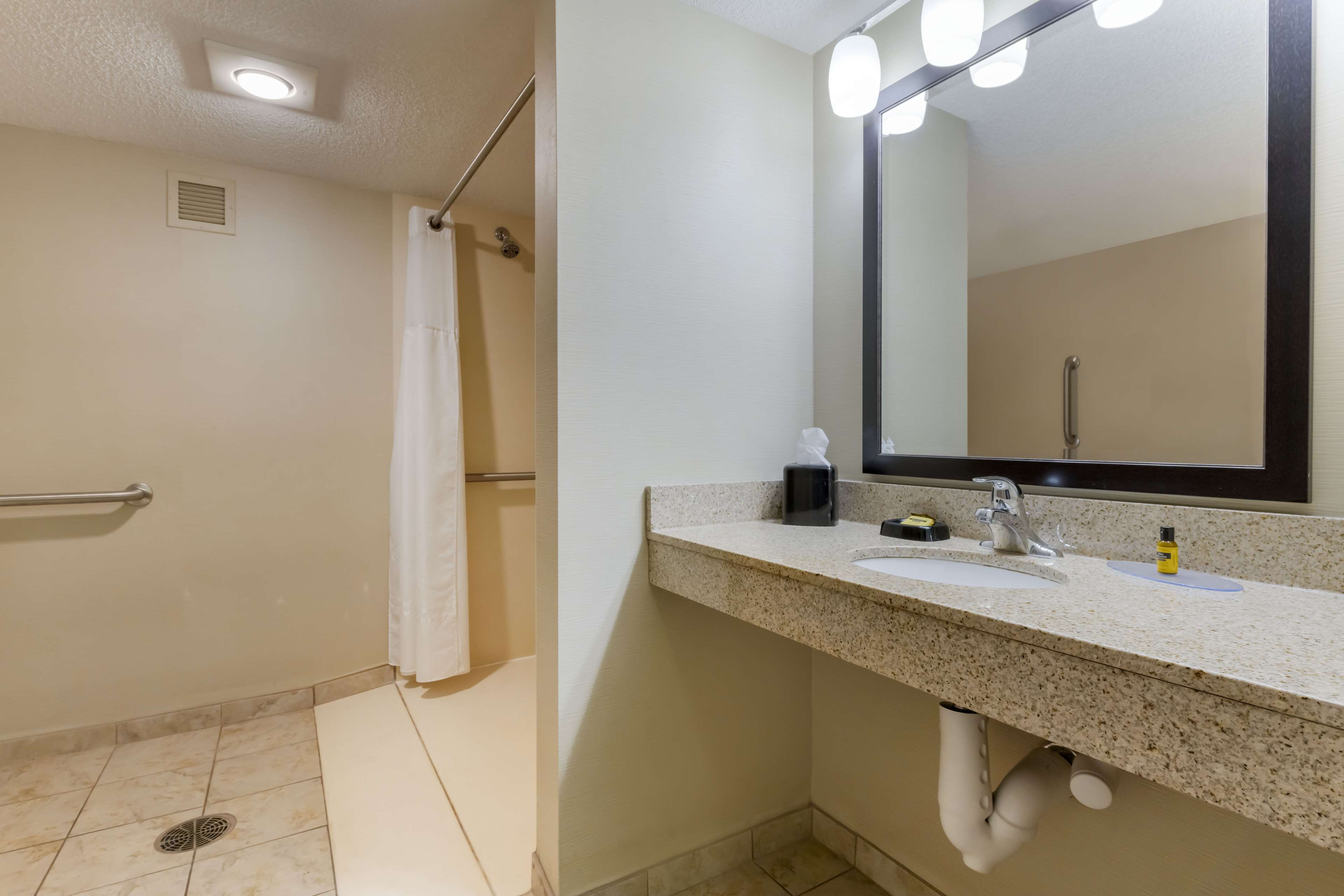 Best Western Plus St. Paul North/Shoreview - Tap to explore photos