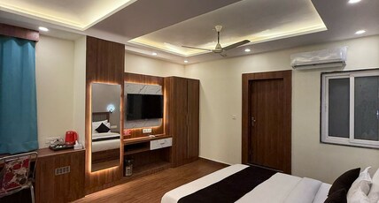 Hotel Bond Well (500m from Railway station) Room Type - Executive Room