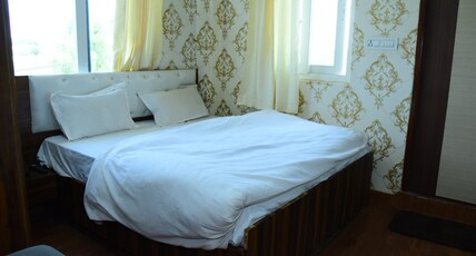 D-ROX HOTEL AND BAR Room Type - Deluxe room with window