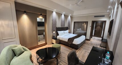 Hotel Friends Regency Room Type - Premium Luxe Room