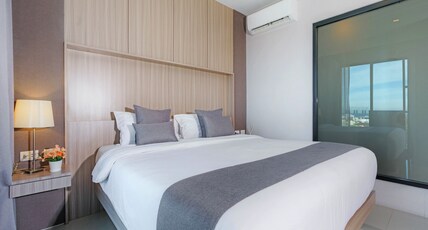 Patong Bay Residence Room Type - Grand Deluxe Sunset View with Balcony and Kitchenette