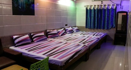 Hotel Sri Priya Lodge Room Type - FAMILY NON AC ROOM FOR 6 Hotel Sri Priya Lodge Room Type - FAMILY NON AC ROOM FOR 6