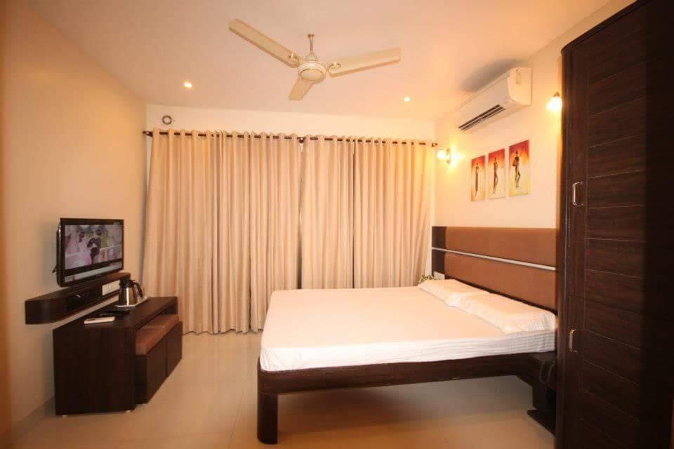 Hotel Shri-Nivas - Tap to explore photos