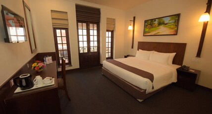 Hotel Nippon Colombo Room Type - Deluxe Double Room with Balcony