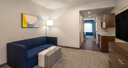Holiday Inn Express & Suites Aiken, an IHG Hotel Room Type - 1 King Suite Communications Accessible