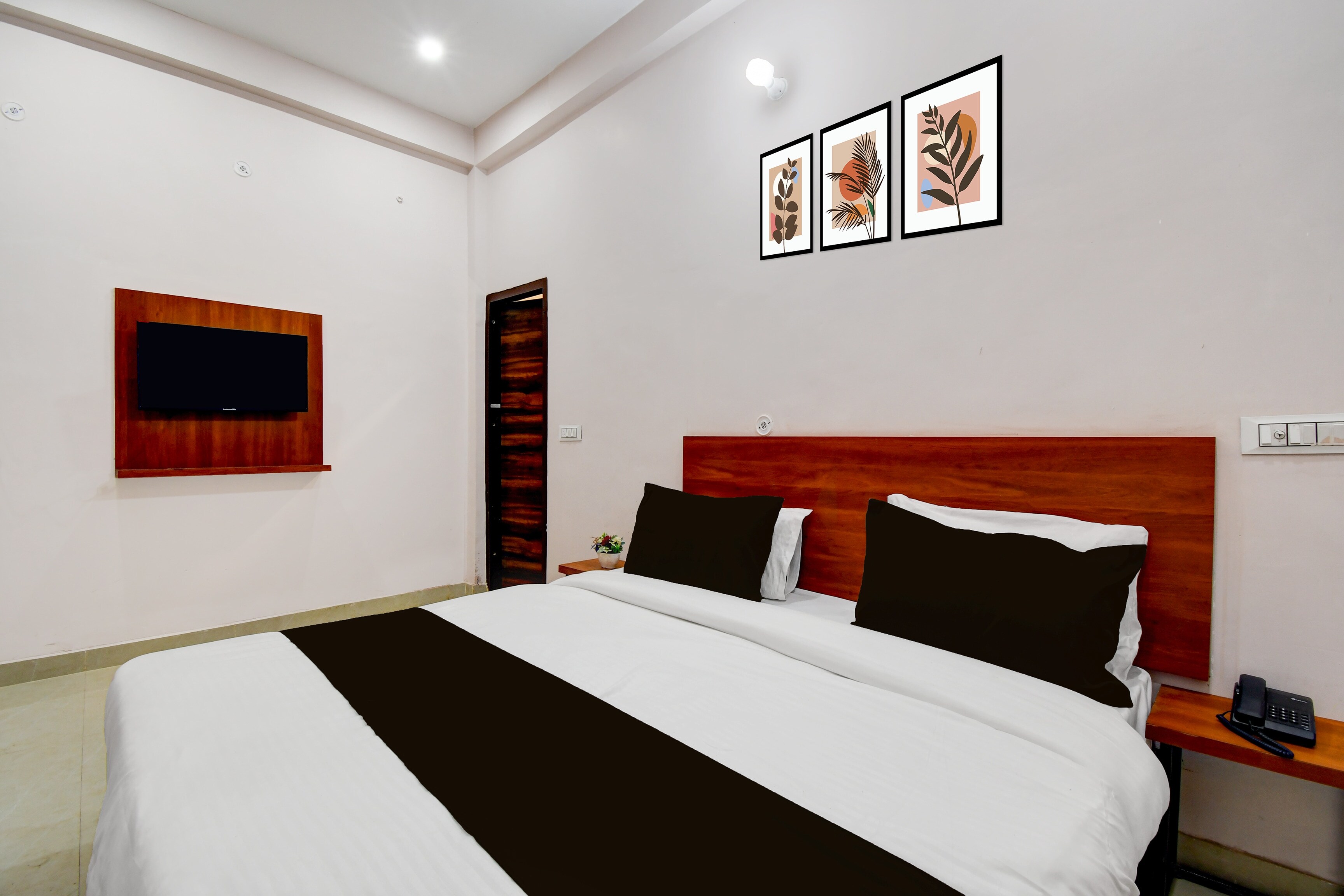 Hotel O by OYO Capital Inn - Tap to explore photos