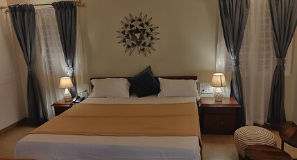 Elegant homestay Room Type - Premium king room