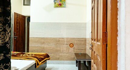 SHANKAR HOMESTAY & RESIDENCY | NEAR RAMJANMBHOOMI Room Type - STANDARD AC FAMILY ROOM - 6