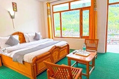 Hotel Alpine Near Mall Road Manali