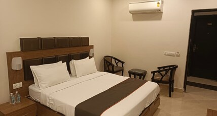 Hotel Cosmos Room Type - Deluxe Room