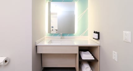 avid hotels TIJUANA - OTAY Room Type - 1 King Standard