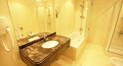 Golden Ocean Hotel Room Type - Standard King