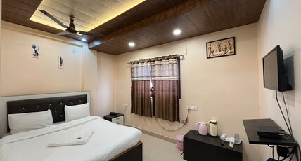 Hotel Pragya International Room Type - Deluxe Double Bed Room