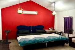 HotJacuzzi -w/King Bed | Projector | BBQ | Gazebo | Posh
