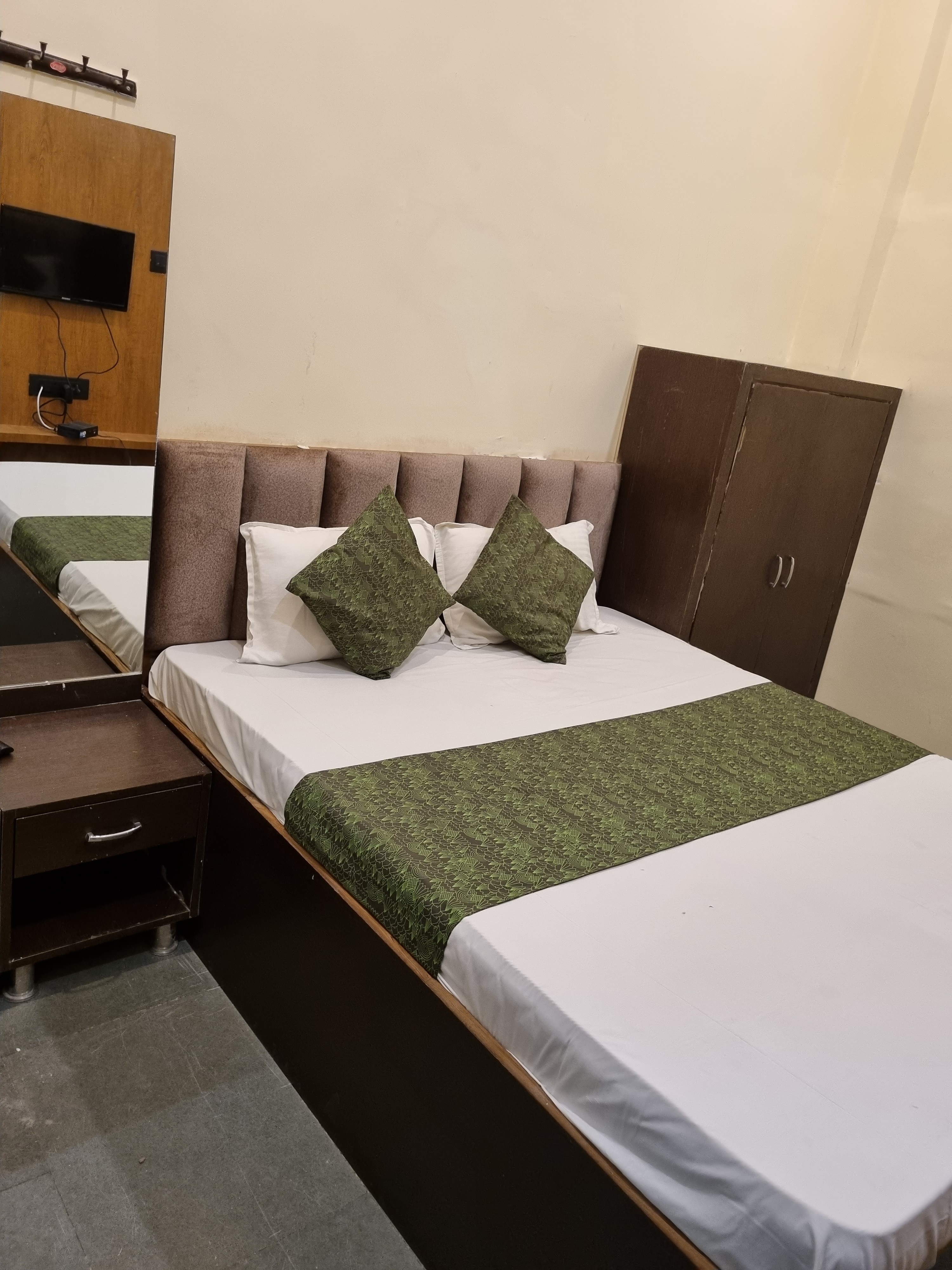 Hotel Shree Shivtam - Tap to explore photos