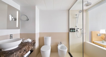 Crowne Plaza MUSCAT Room Type - 1 King Family Room Courtyard Access Crowne Plaza MUSCAT Room Type - 1 King Family Room Courtyard Access