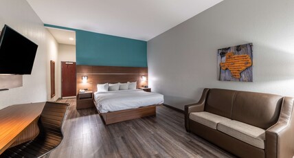 Best Western Bowie Inn & Suites Room Type - 1 King Bed, Non-Smoking, Sofabed For One Person, Microwave And Refrigerator, Wi-Fi, Full Breakfast