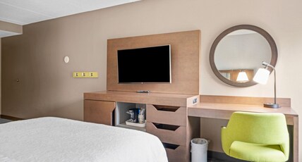 HAMPTON INN CLEVELAND WESTLAKE Room Type - 1 QN ACCESS TUB NONSMOK