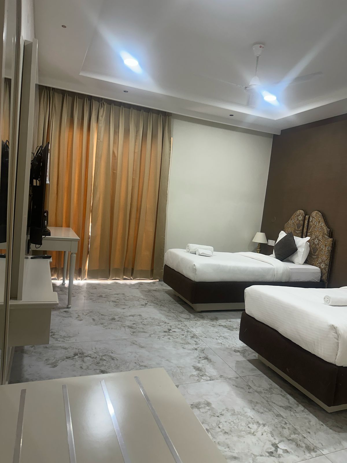 Hotel Razza - Tap to explore photos