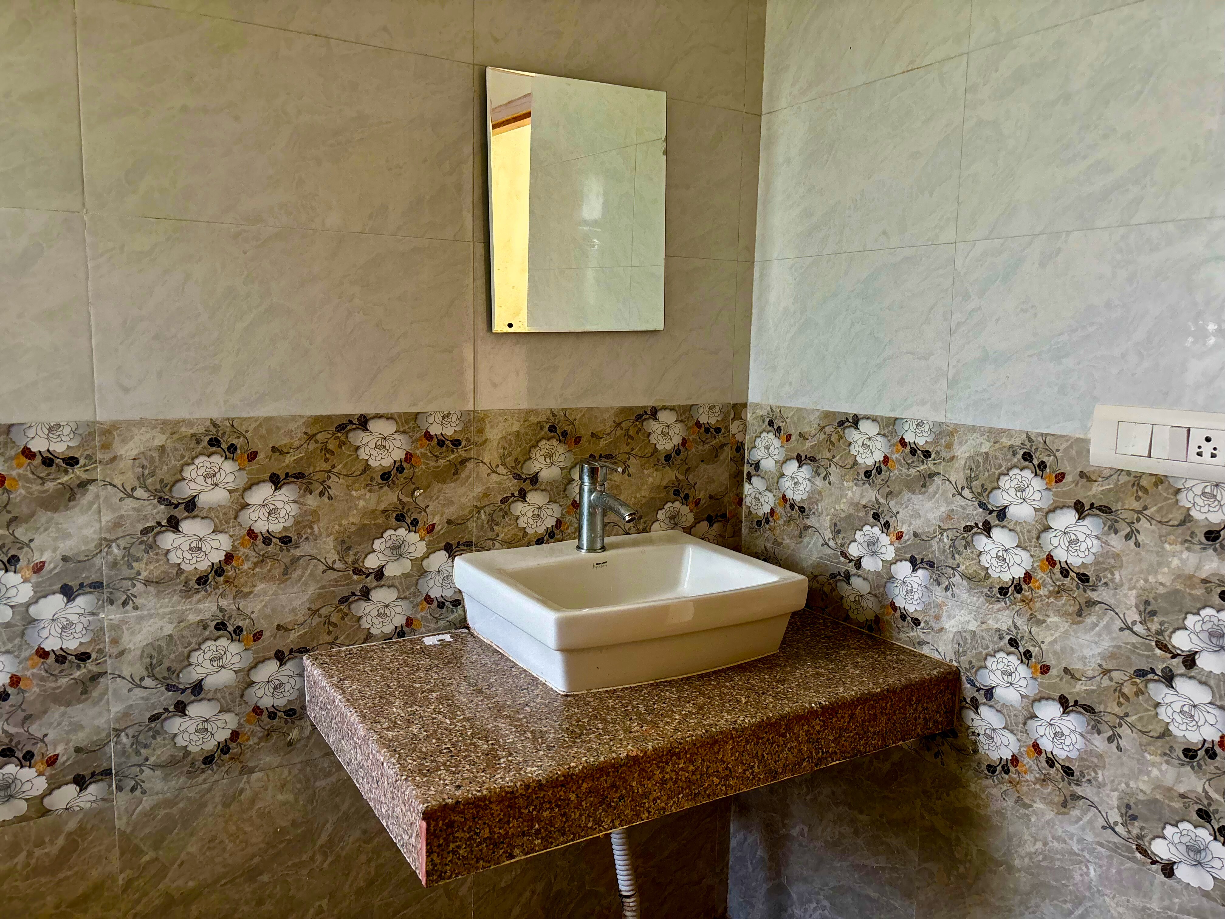 Kihala - Tap to explore photos