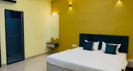Hotel The Luxury Heaven Room Type - Luxury Room with Balcony