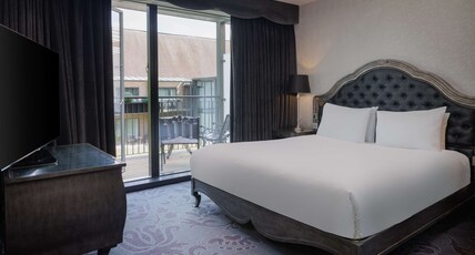 Hilton London Syon Park Room Type - KING DELUXE CORNER
