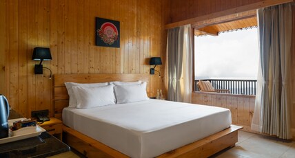 Aotel Pangot  Room Type - Valley View Pine House with Balcony
