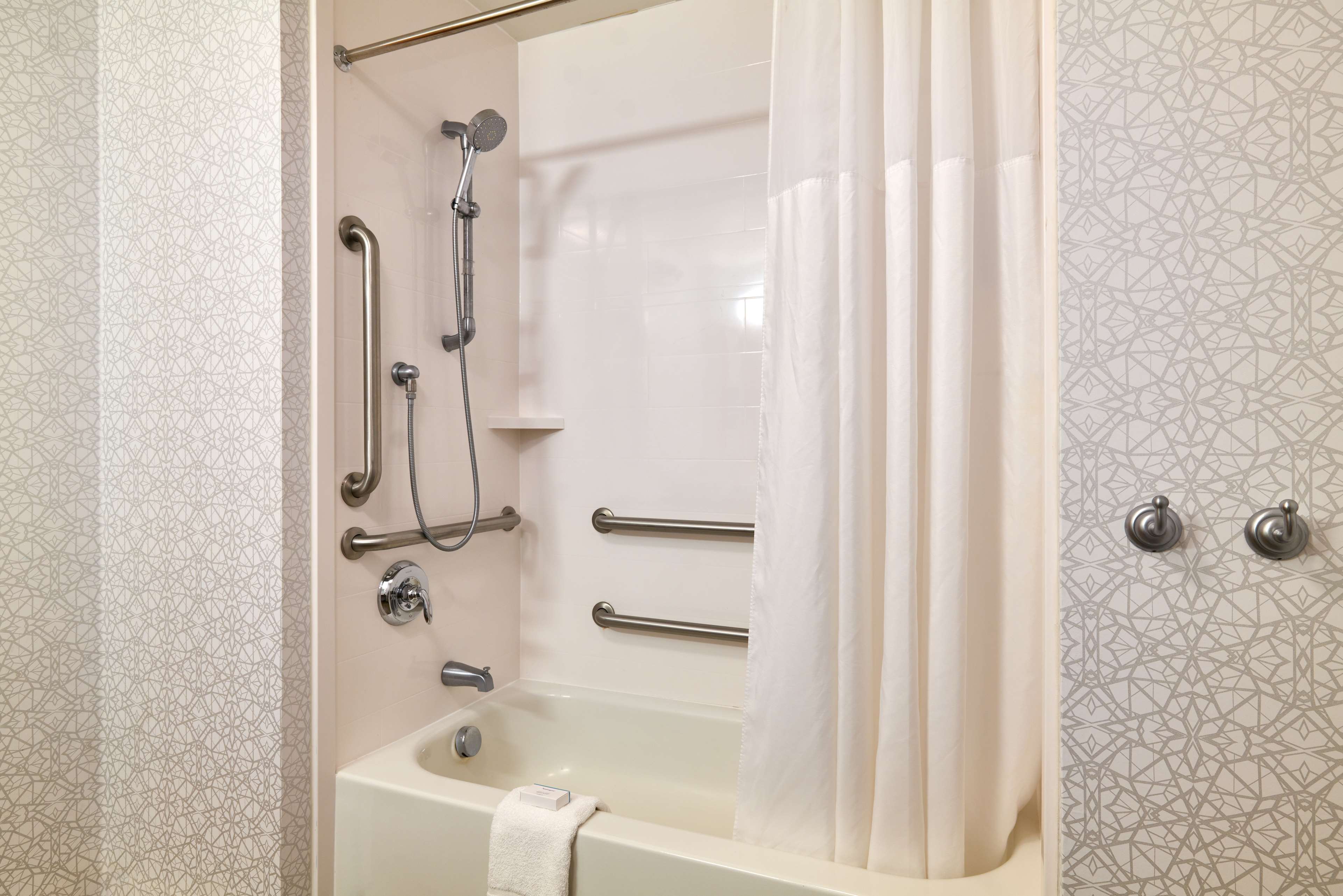 Hampton Inn & Suites by Hilton Providence/Smithfield - Tap to explore photos