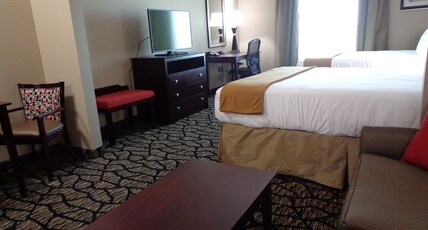 Holiday Inn Express & Suites LUBBOCK SOUTH Room Type - 2 Queen Beds Suite Addl Living Area