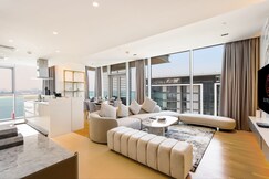 ELIVAAS Curated Bluewaters 3BR Maids, with Sea View