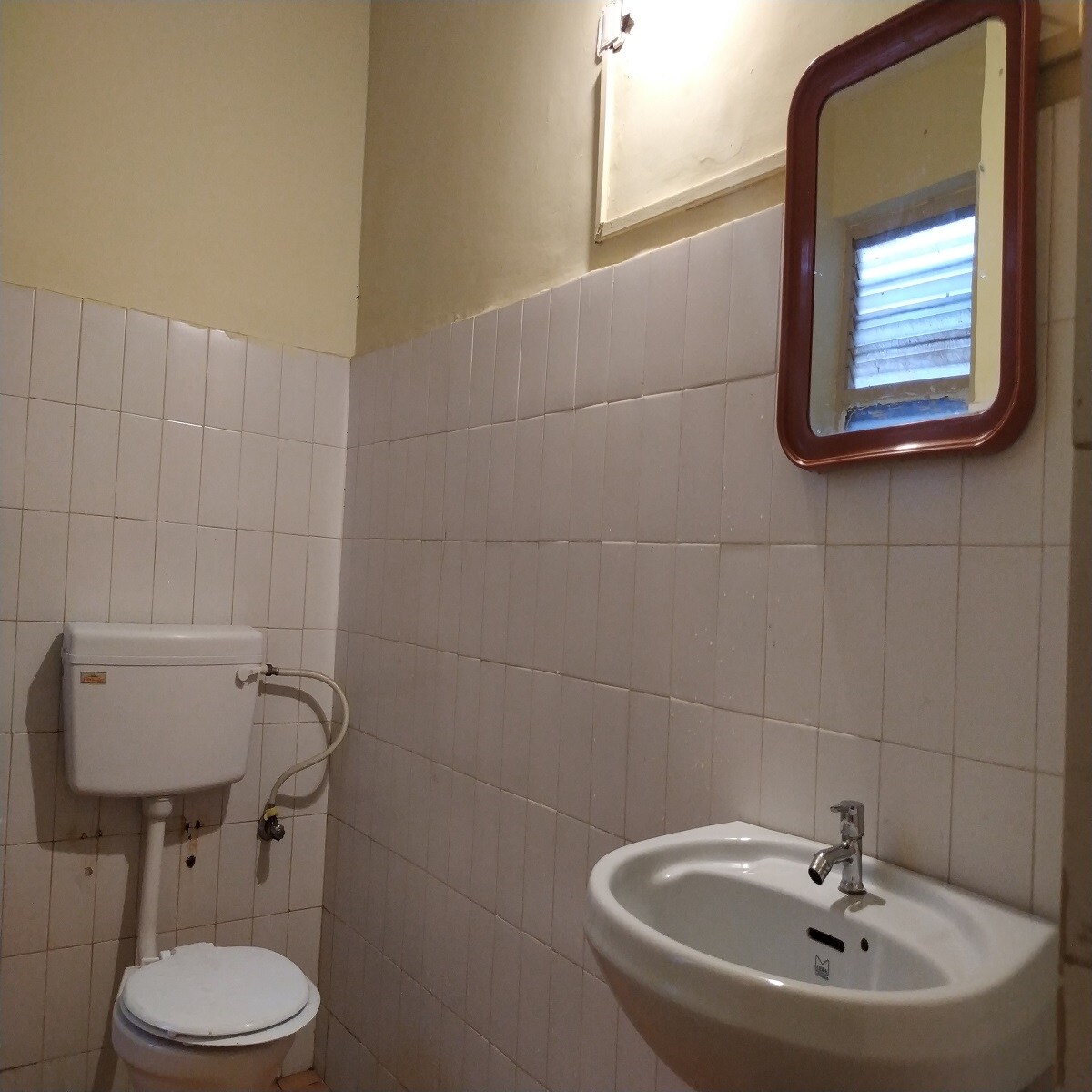 JS Holiday Apartment - Tap to explore photos