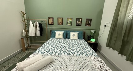 Shiv Homestay Room Type - Cozy Green Room