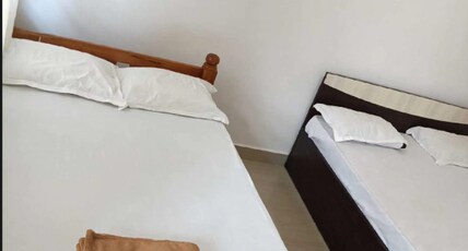 Ishwar Place Rooms and Cafe Room Type - AC Rooms 4 sharing Bed