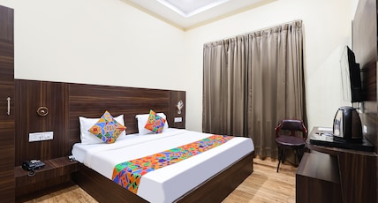 FabHotel Shubh Mangal Grand Room Type - Deluxe Room FabHotel Shubh Mangal Grand Room Type - Deluxe Room