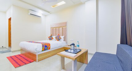 FabHotel Bohra International Room Type - Premium Room