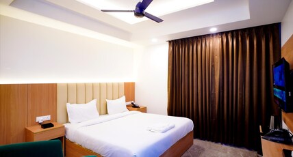 Royal Raven Hotel & Banquet Greater Noida Nearby India Expo Centre & Mart Room Type - Standard Room