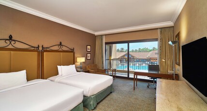 Hilton Alexandria King's Ranch Room Type - TWIN EXEC RM W  POOL VIEW