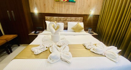 THE CLAN HOTEL - VIJAY NAGAR INDORE Room Type - Deluxe Room