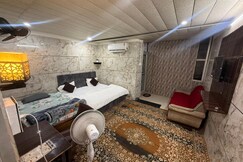 Royal Residency near bankey bihari temple